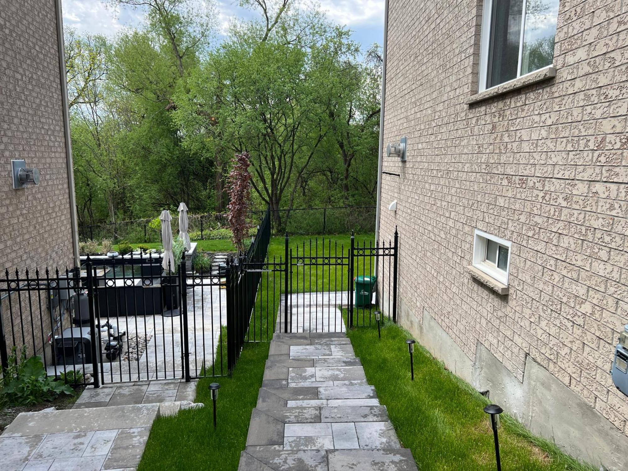 Cozy, Brand-New, 2Bdr,Walkout Apt, Free Parking Richmond Hill Eksteriør bilde