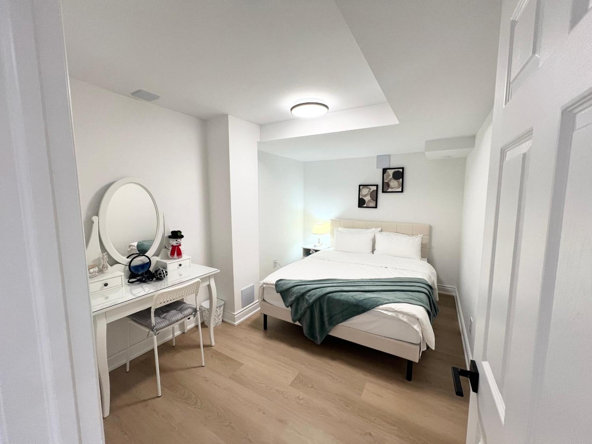Cozy, Brand-New, 2Bdr,Walkout Apt, Free Parking Richmond Hill Eksteriør bilde