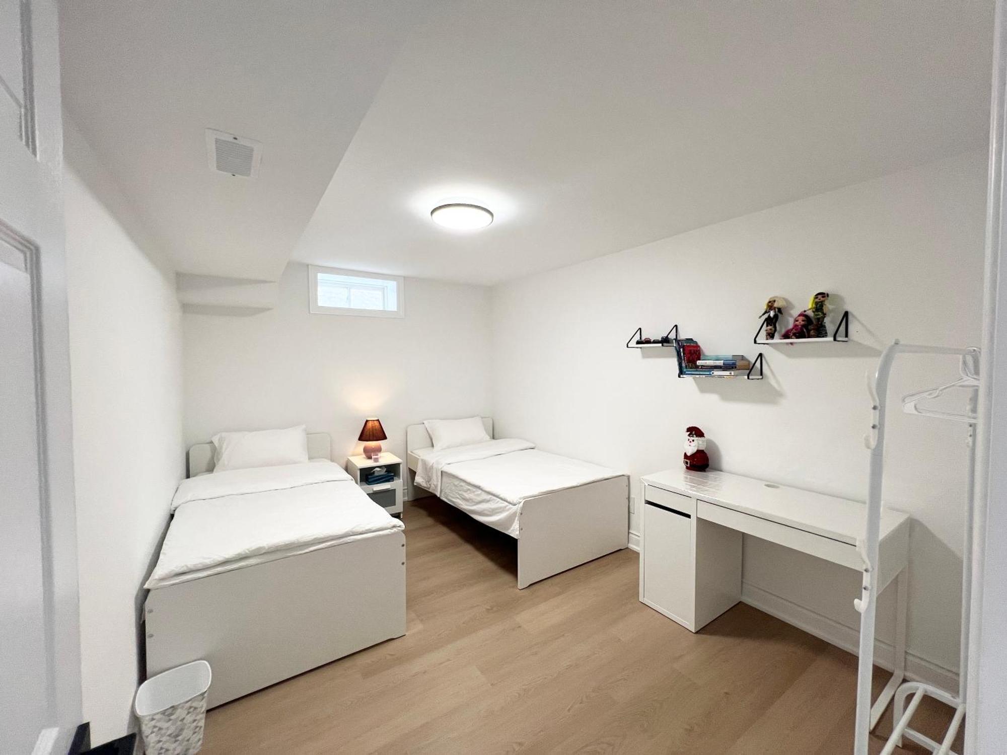 Cozy, Brand-New, 2Bdr,Walkout Apt, Free Parking Richmond Hill Eksteriør bilde