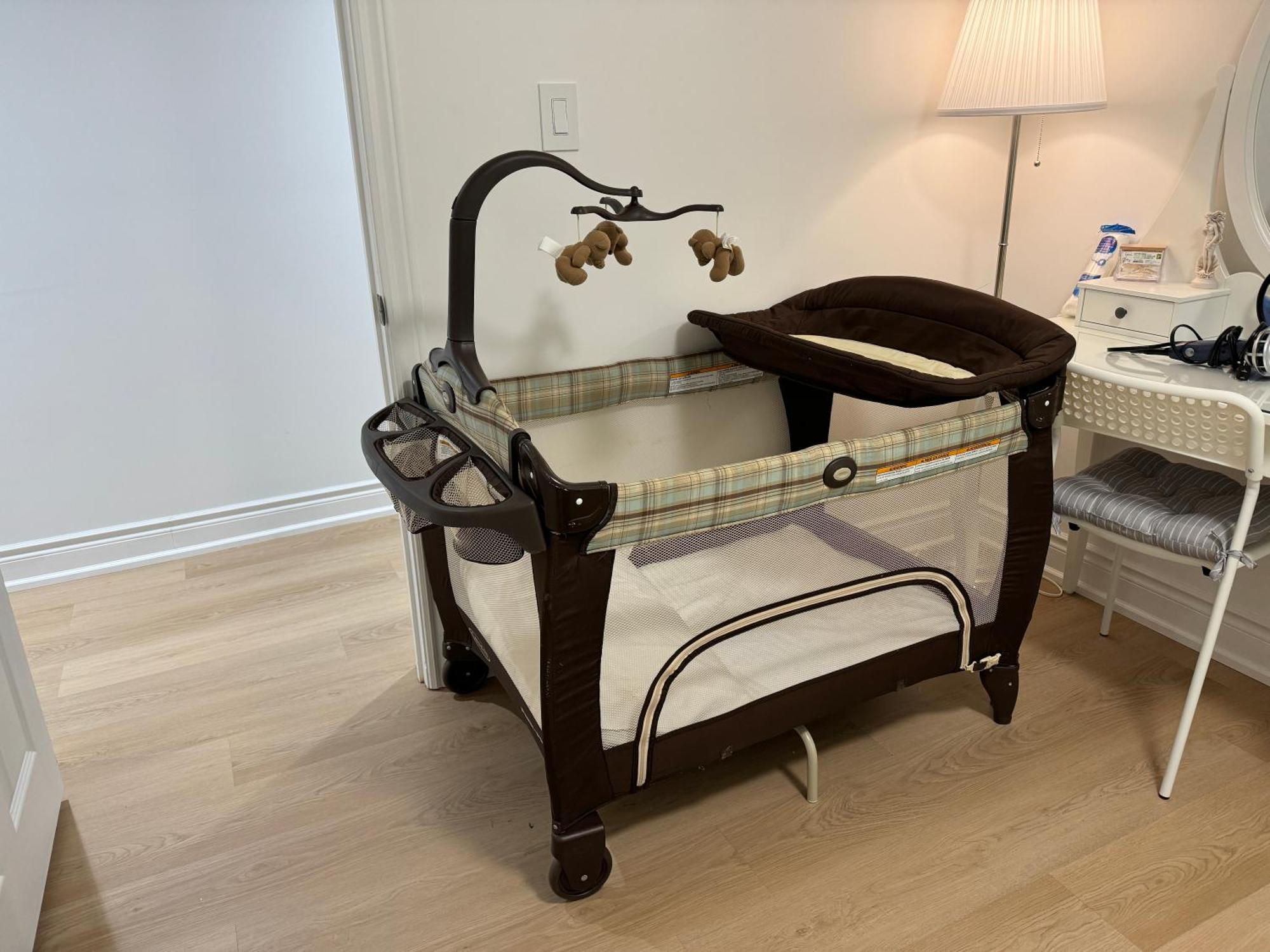 Cozy, Brand-New, 2Bdr,Walkout Apt, Free Parking Richmond Hill Eksteriør bilde