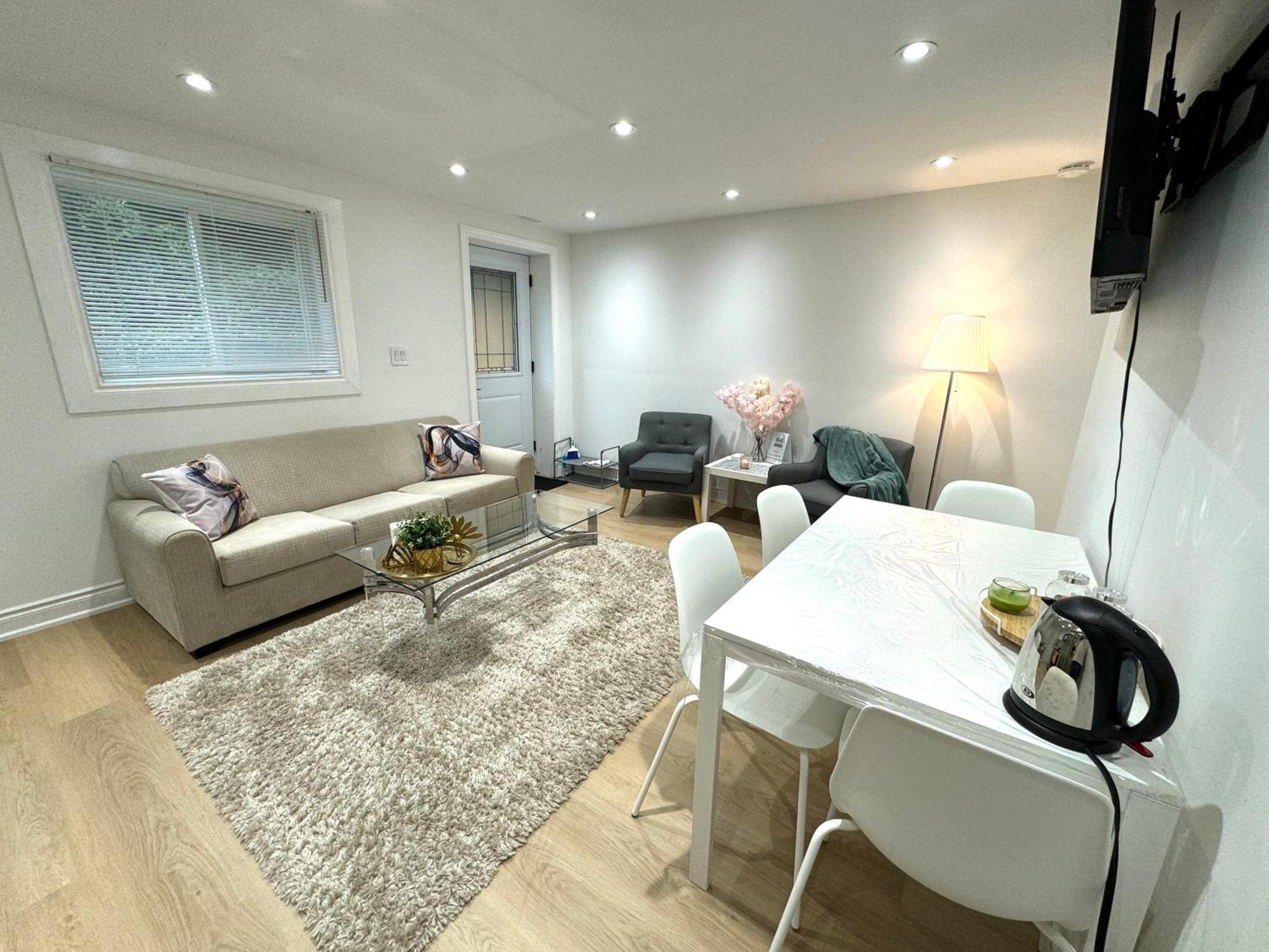 Cozy, Brand-New, 2Bdr,Walkout Apt, Free Parking Richmond Hill Eksteriør bilde